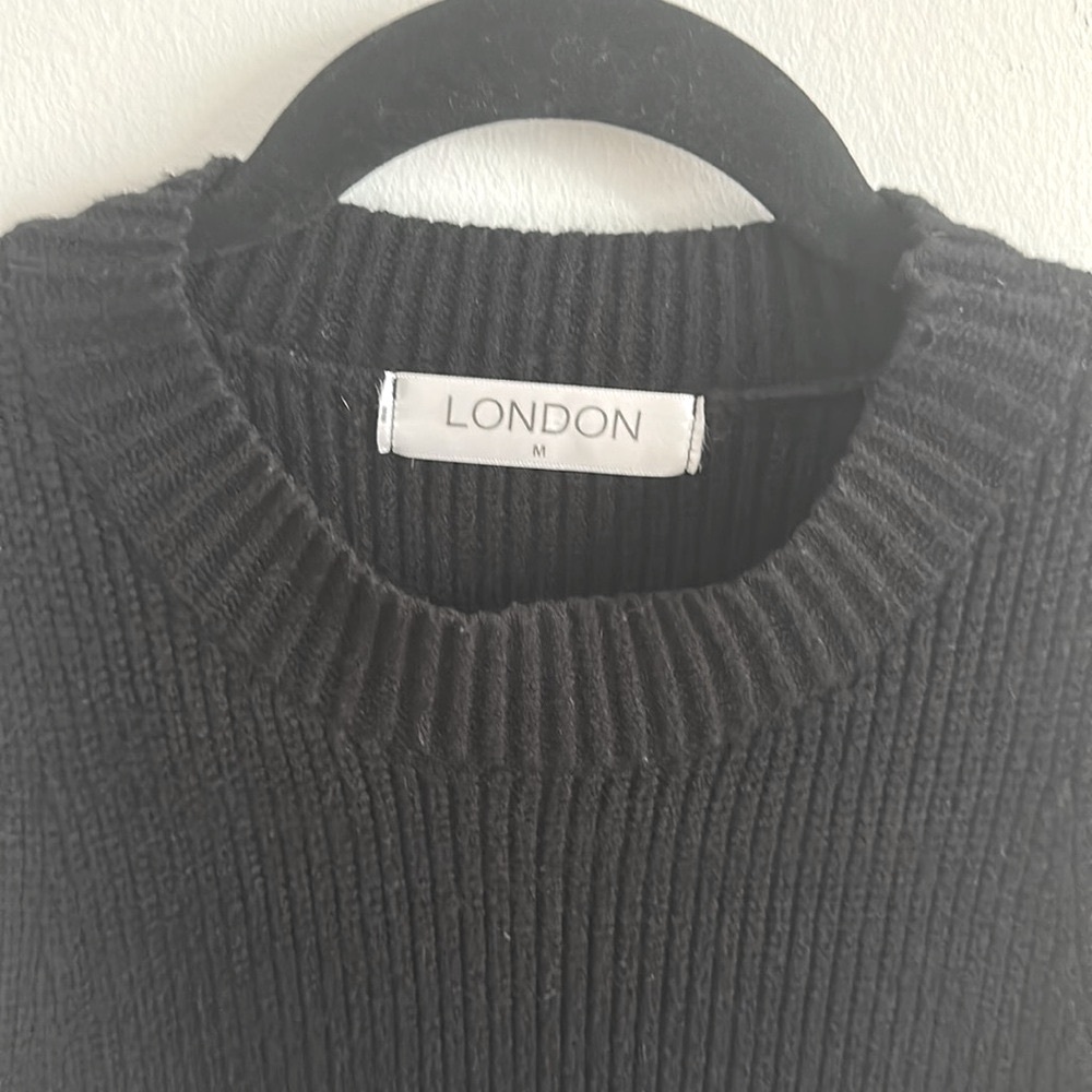 Black Sleeveless Knit Crop Top, Sz M - Picture 3 of 9